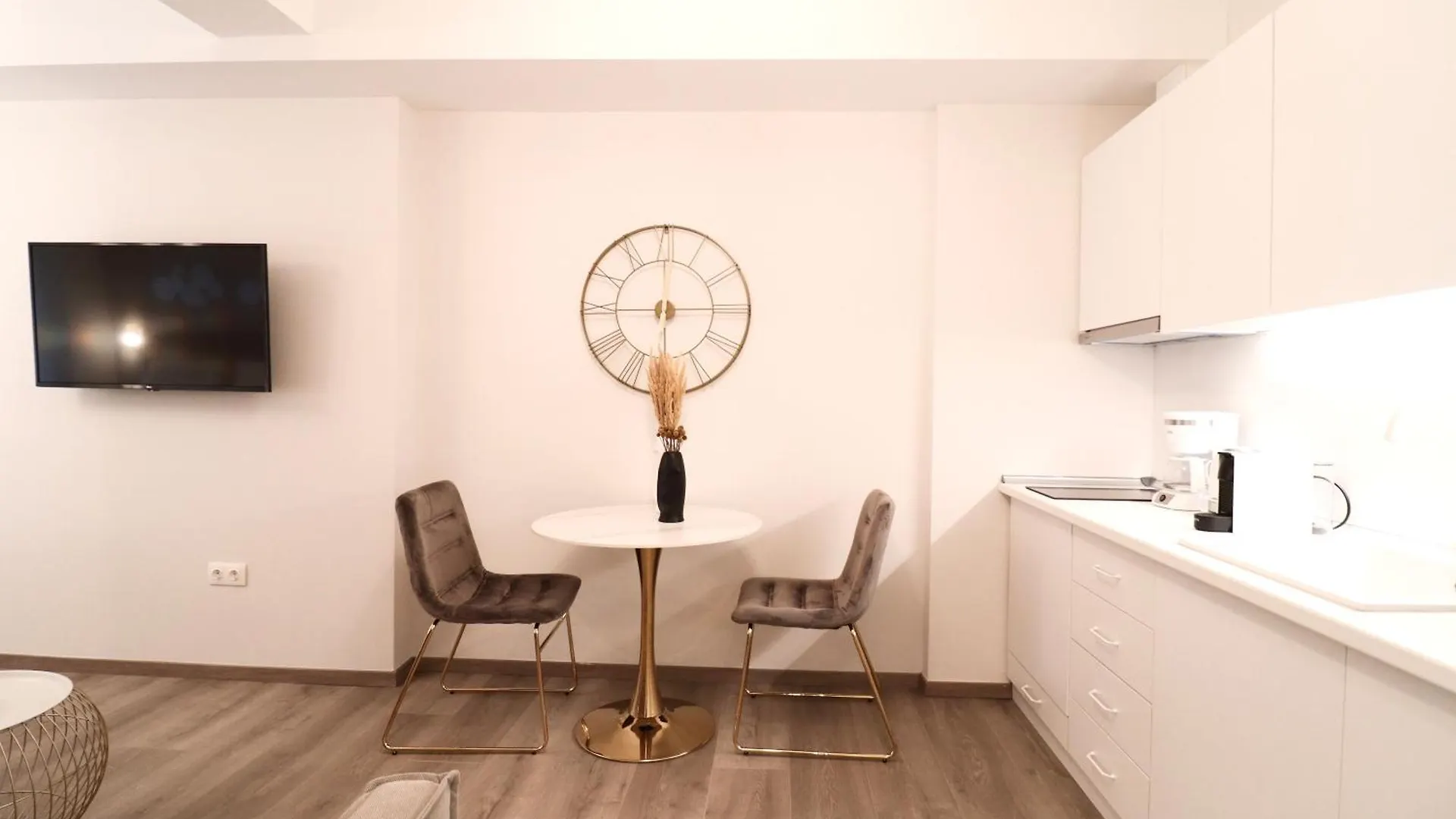 F & B Collection - Central Selanik Daire